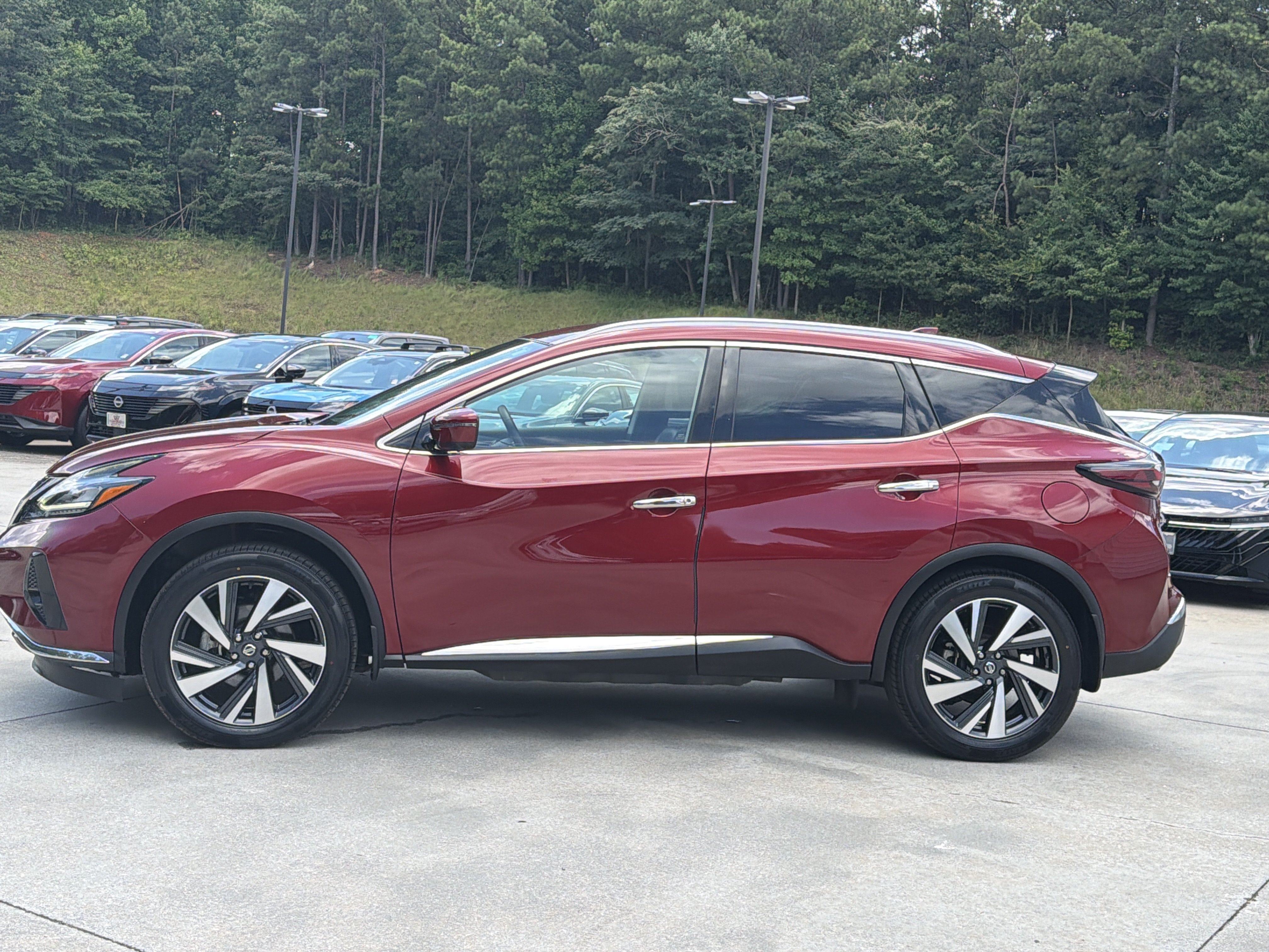 Used 2022 Scarlet Ember Tintcoat Nissan SL image 4