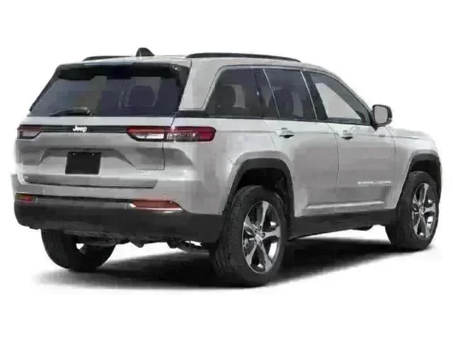 New 2026 Silver Zynith Exterior Paint Jeep Laredo X image 2