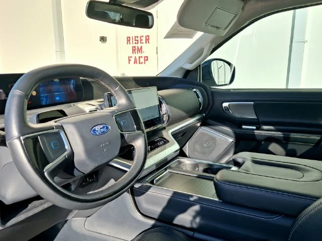 Used 2025 White Ford Platinum image 13