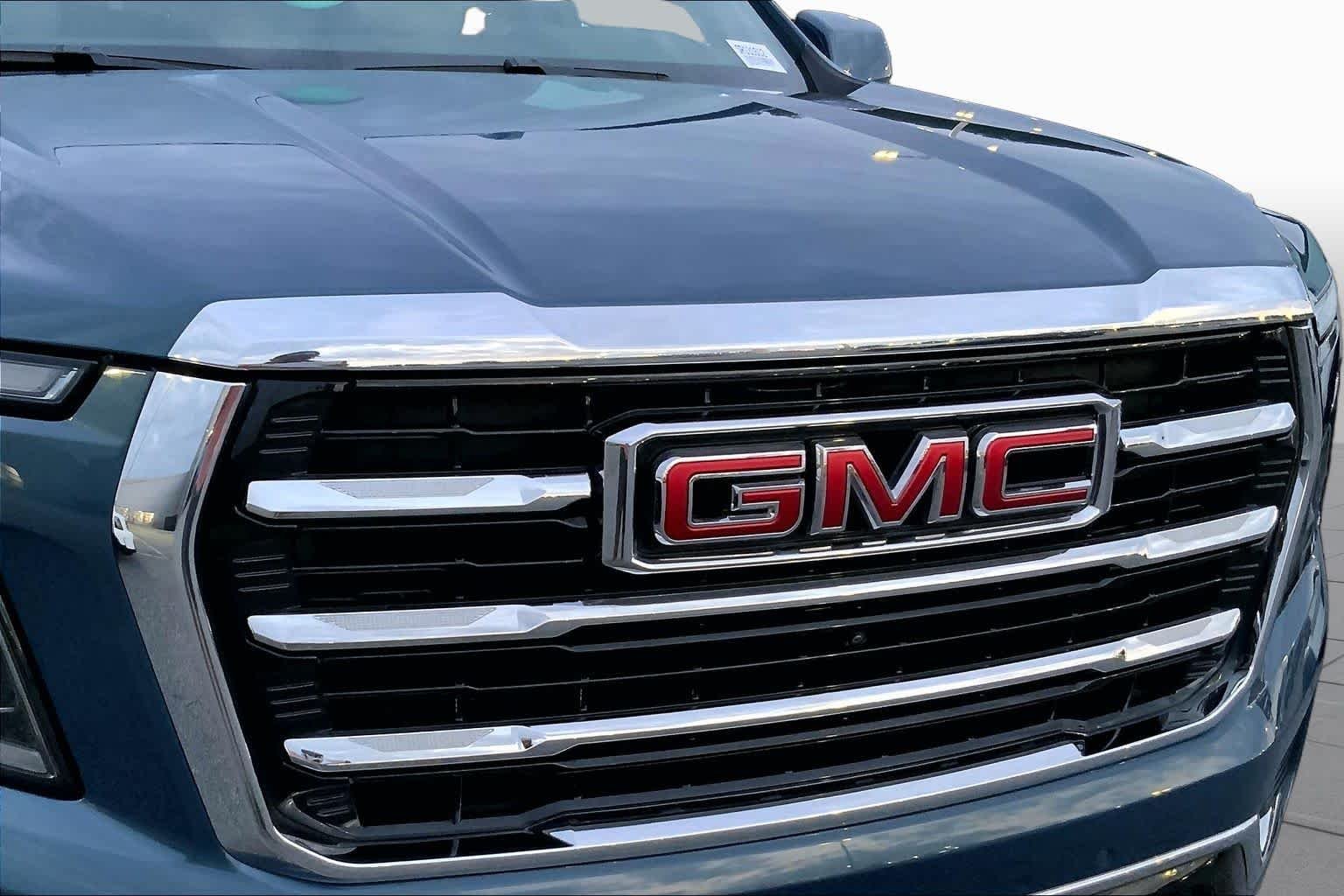 Used 2025 Downpour Metallic GMC Elevation image 29