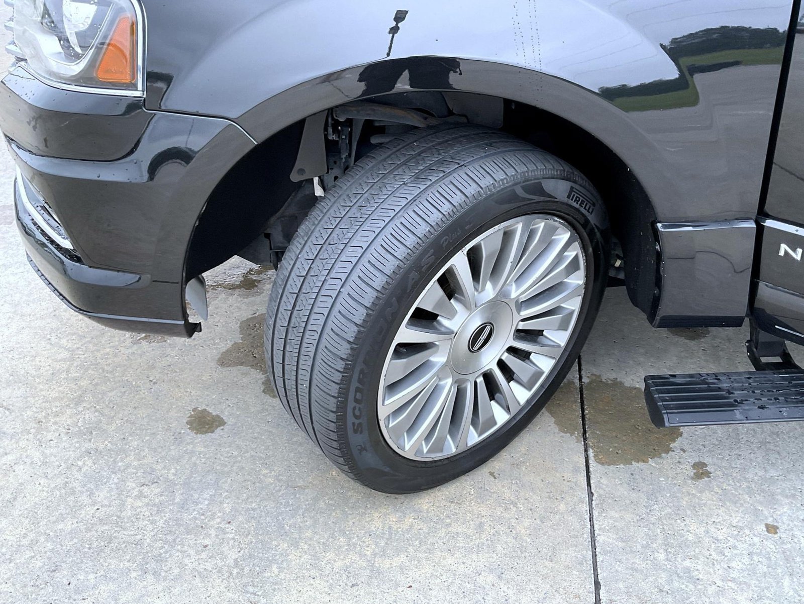 Used 2015 Black Lincoln Base image 26