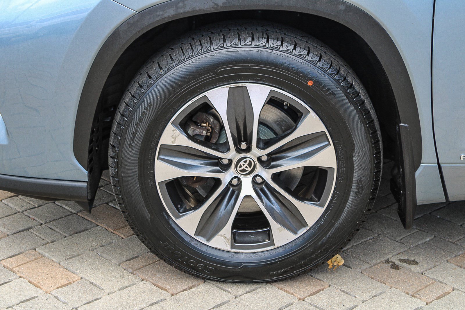 Certified Used 2021 Moon Dust Toyota Hybrid XLE image 12