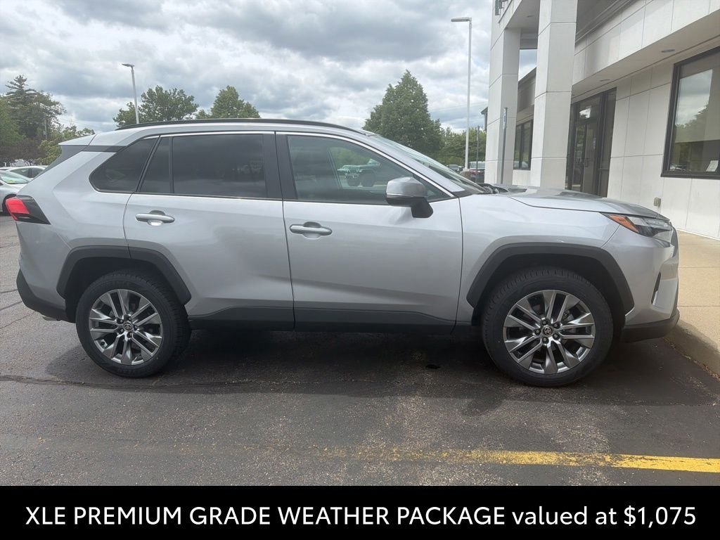 Used 2022 Silver Toyota XLE Premium image 6