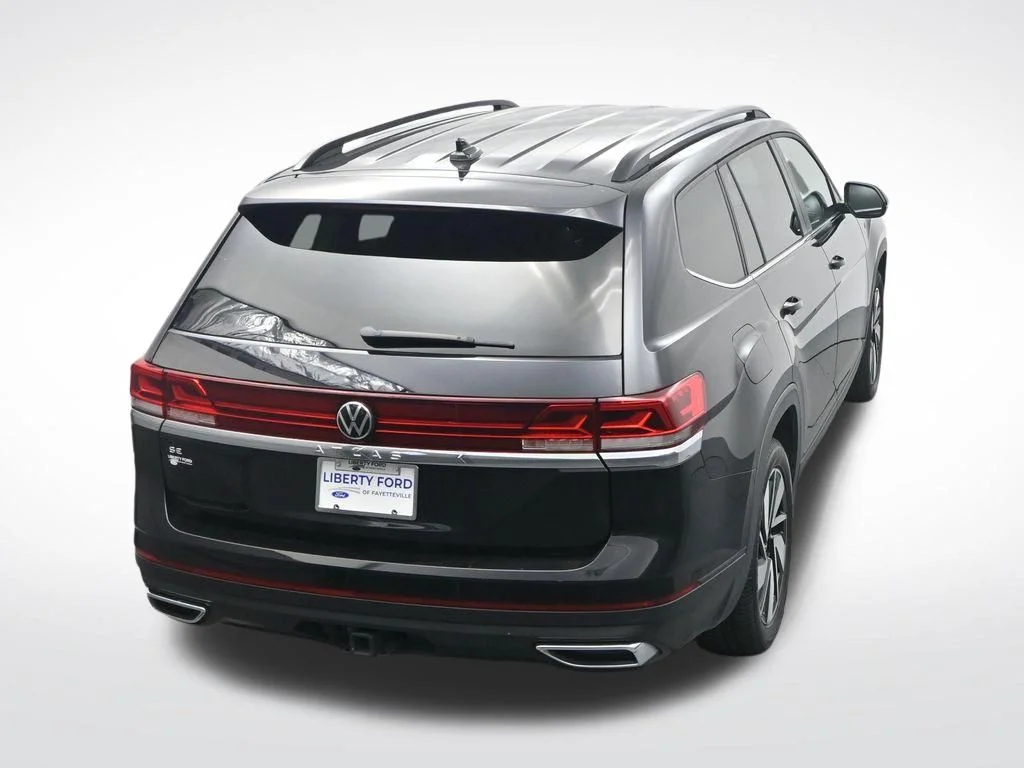 Certified Used 2024 Deep Black Pearl Effect Volkswagen 2.0T SE w/Technology image 28