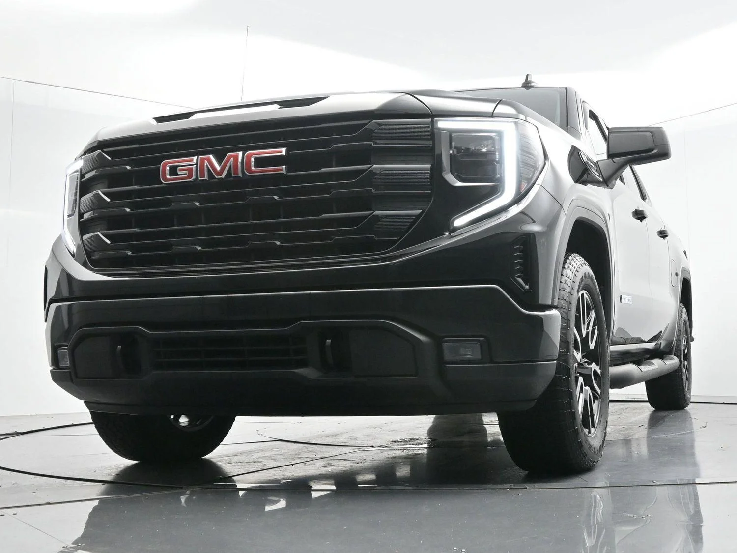 Used 2025 Onyx Black GMC Elevation image 43