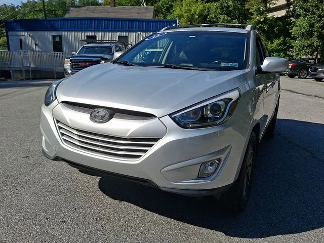 Used 2015 Silver Hyundai SE image 5