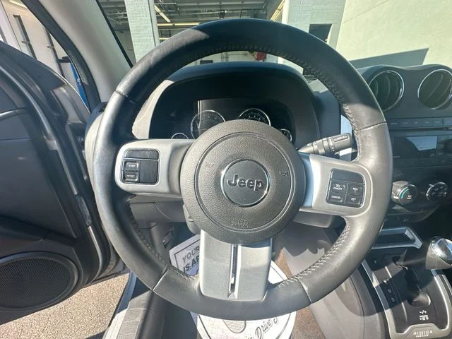 Used 2015 Silver Jeep Latitude image 16