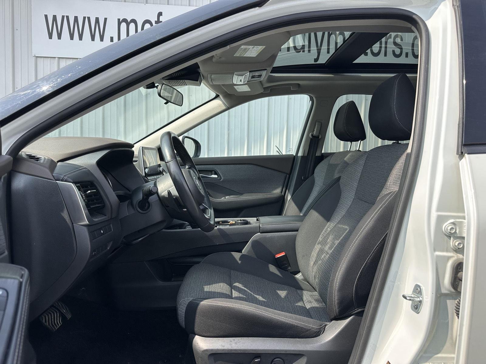 Used 2021 Pearl White Tricoat Nissan SV image 9