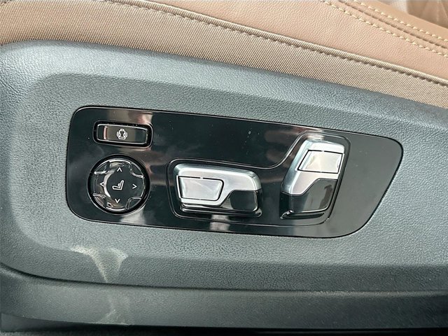 Used 2026 Black Sapphire Metallic BMW xDrive40i image 38