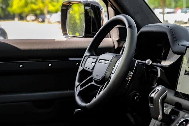 2025 Land Rover Defender V8 - Photo 17