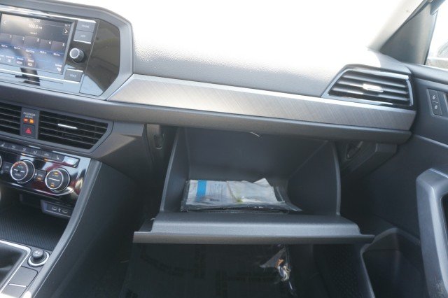 Used 2024  Volkswagen SE image 32
