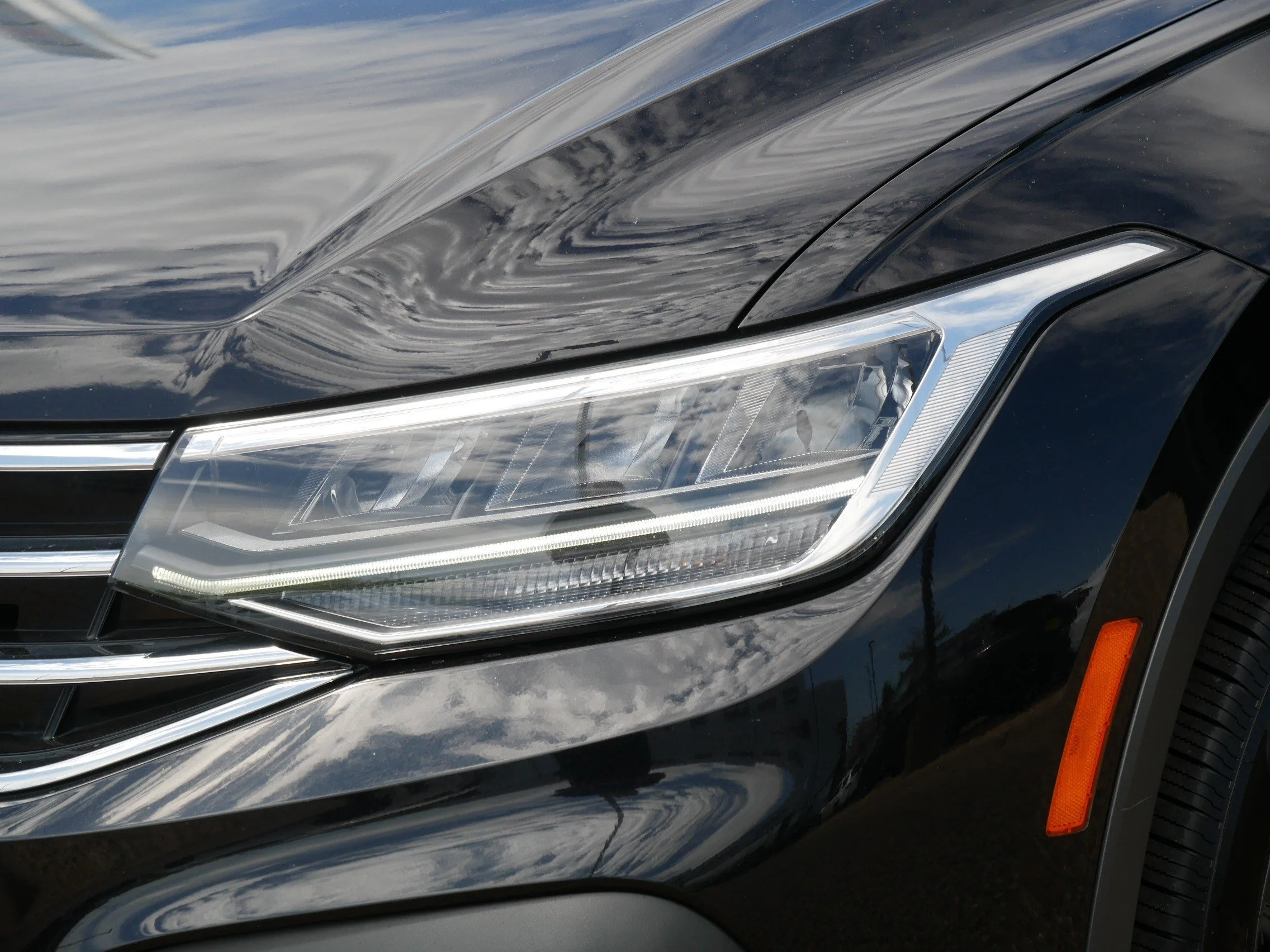 Used 2022 Deep Black Pearl Volkswagen SE image 16