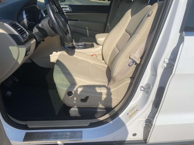 Used 2018 White Jeep Laredo E image 11