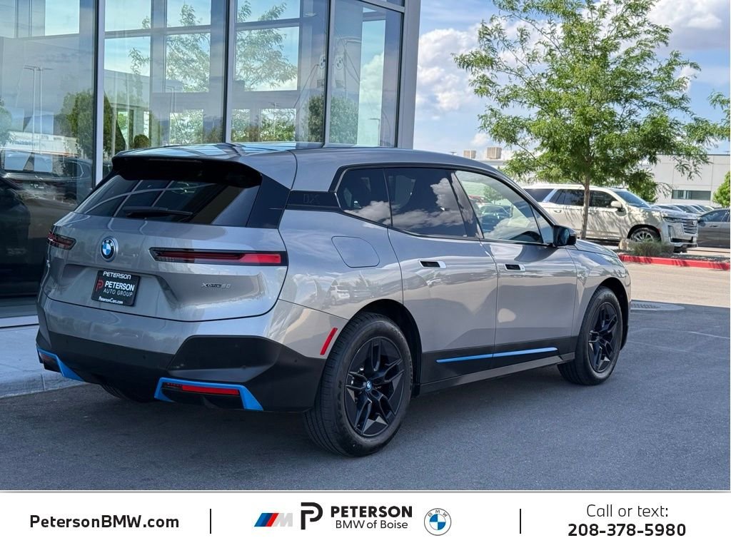 Used 2024 Gray BMW xDrive50 image 5
