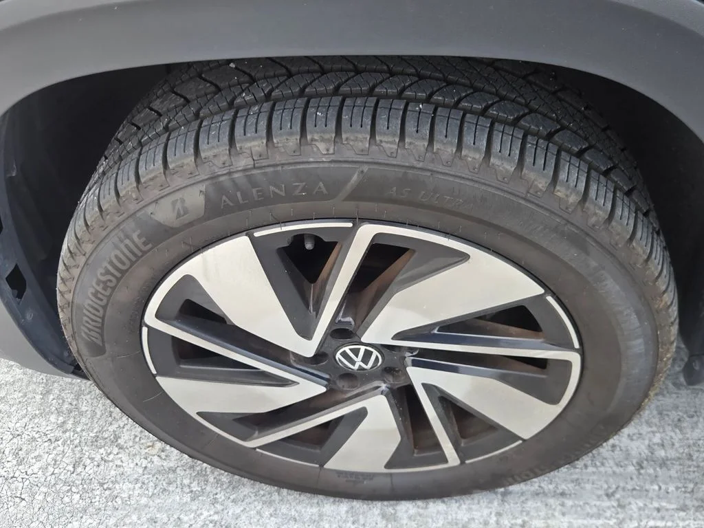 Used 2024 Black Volkswagen 2.0T SE w/Technology image 7