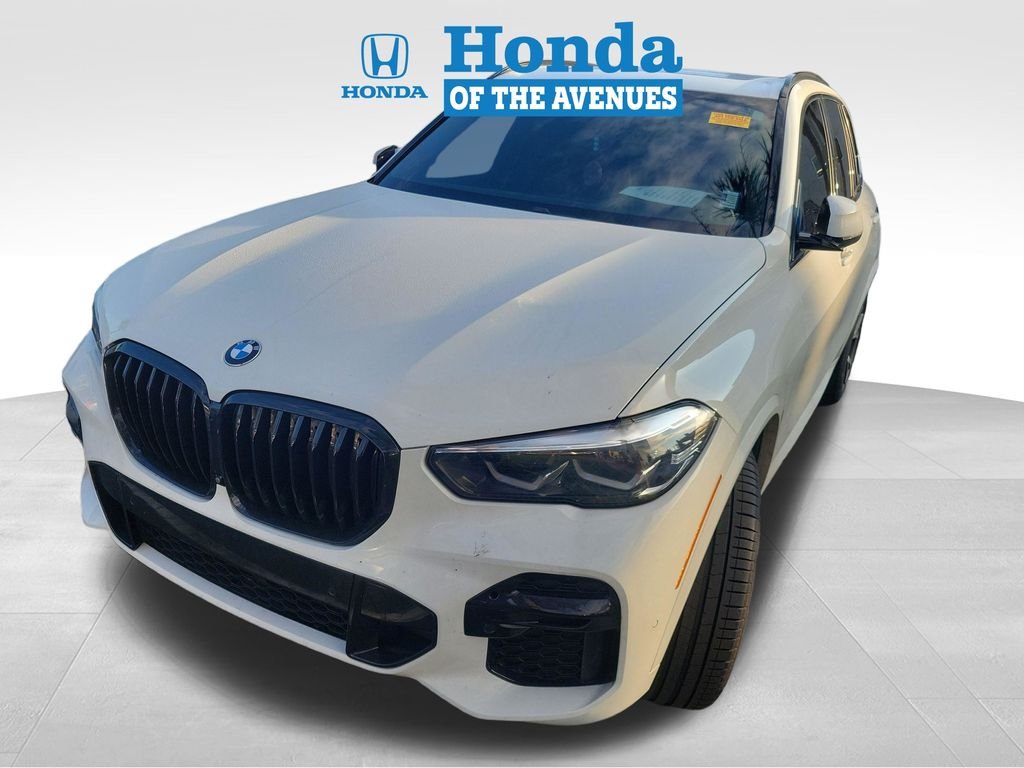 Used 2023 Alpine White BMW sDrive40i image 3
