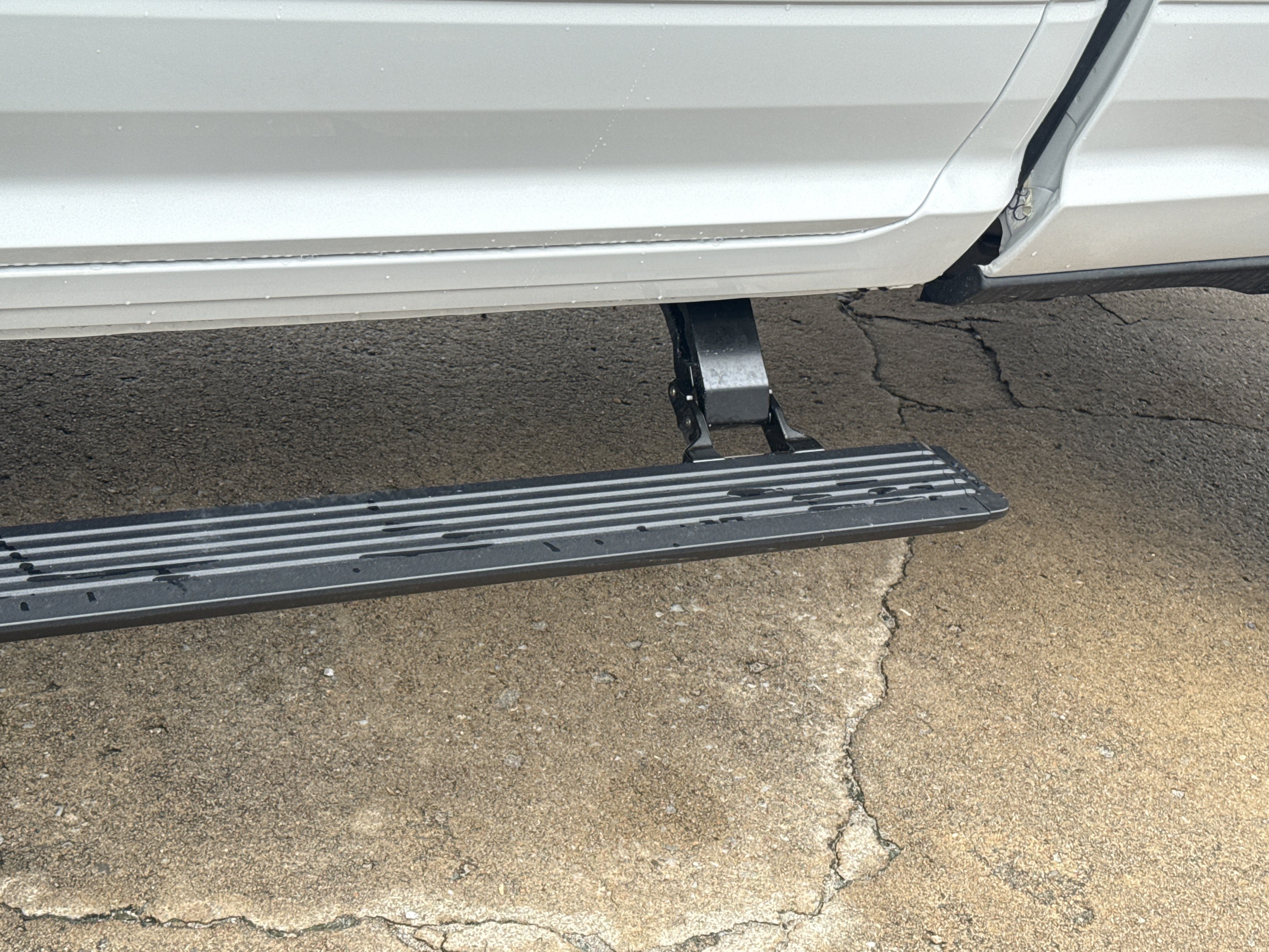 New 2026 Bright White Clear-Coat Exterior Paint RAM Laramie image 16