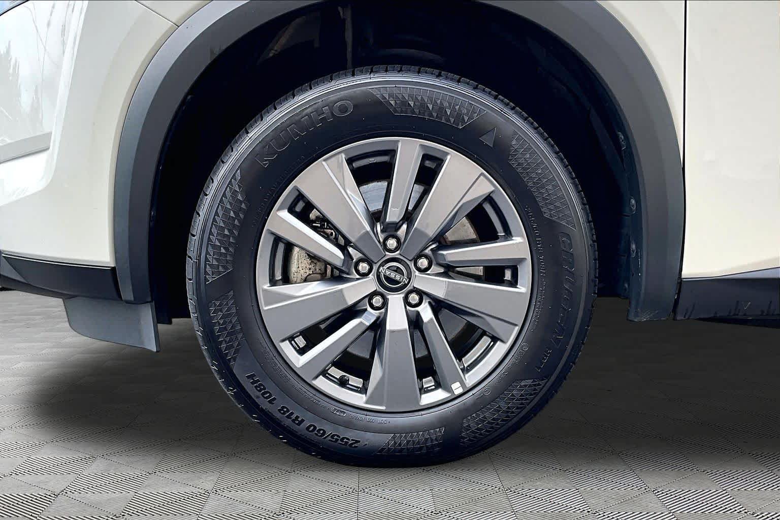 Used 2025 Glacier White Nissan SV image 11