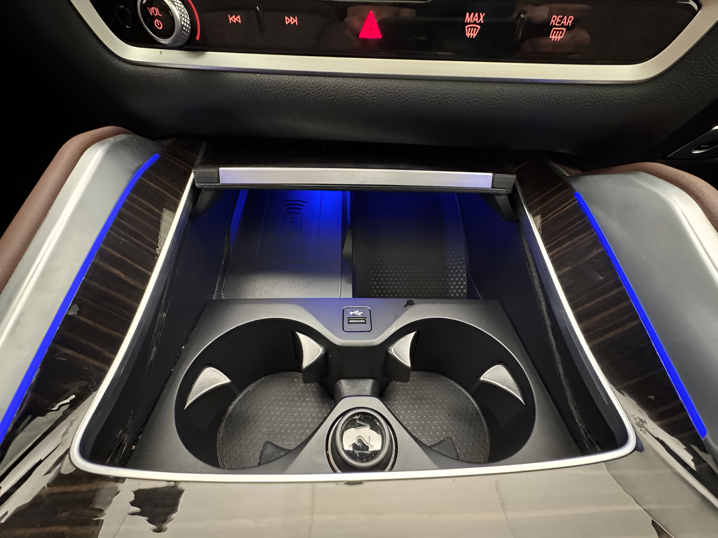 Used 2025 White Metallic BMW xDrive40i image 23