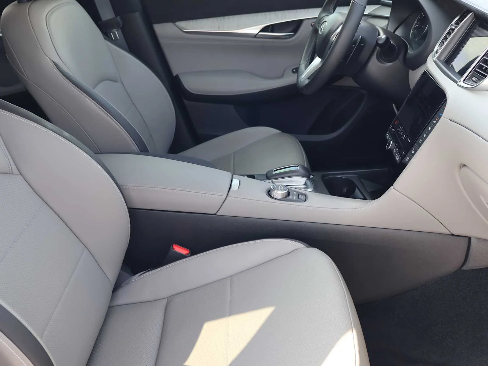 Certified Used 2024 Radiant White INFINITI SENSORY image 12