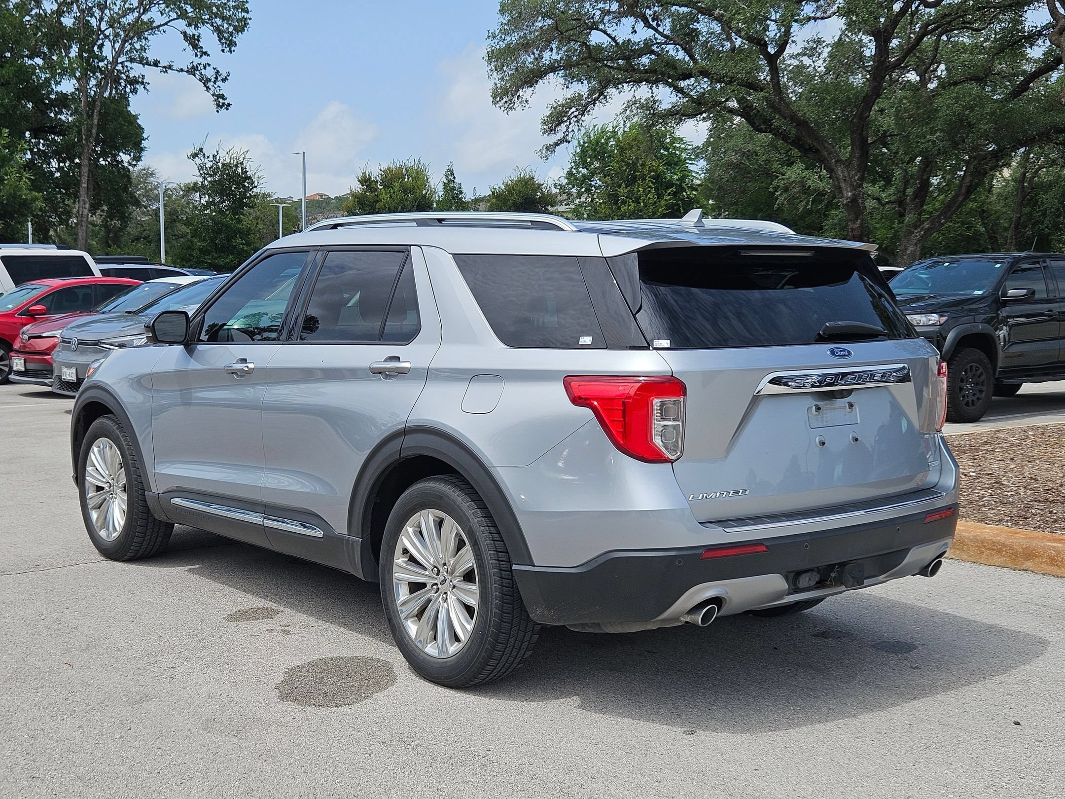 Used 2020 Silver Metallic Ford Limited image 5