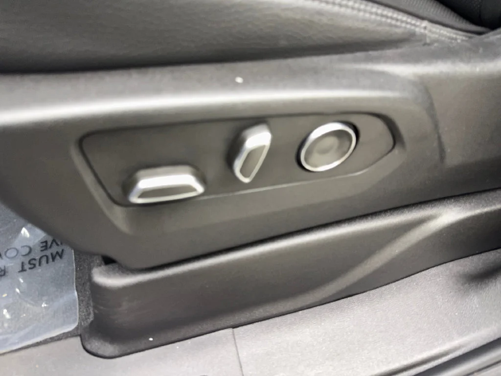 Used 2024 White GMC Denali image 33