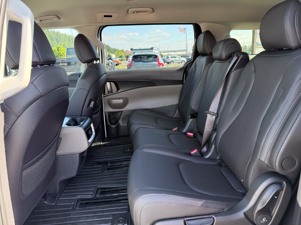 New 2026 Snow White Pearl Kia LXS image 15