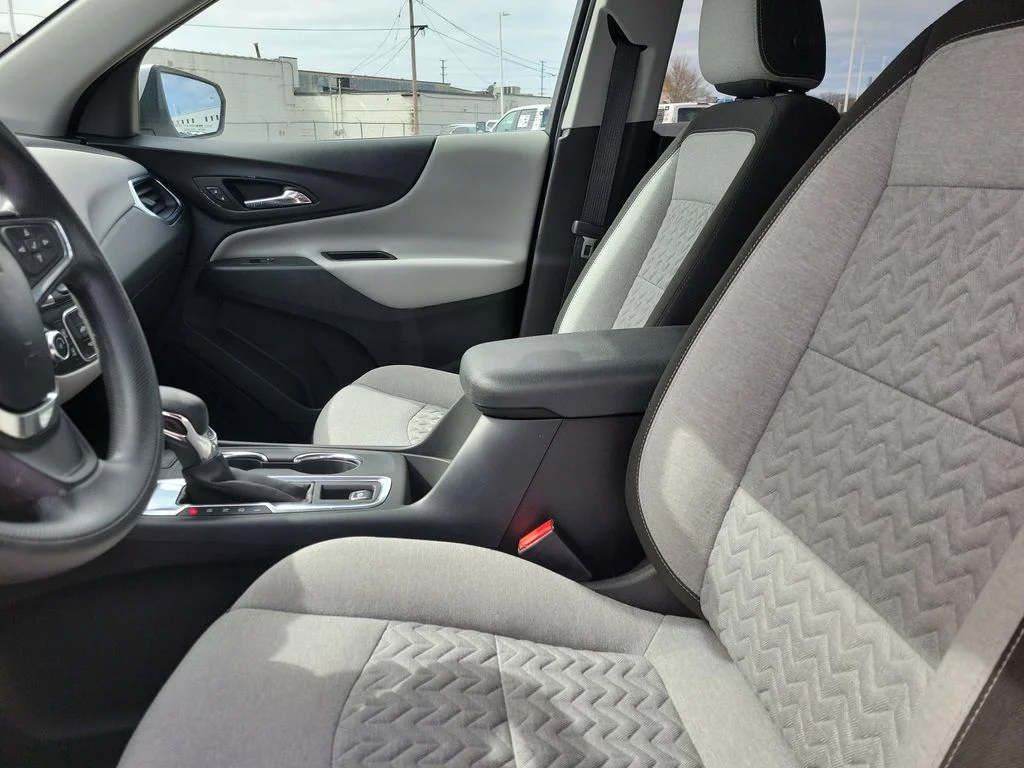 Used 2022 White Chevrolet LT image 18