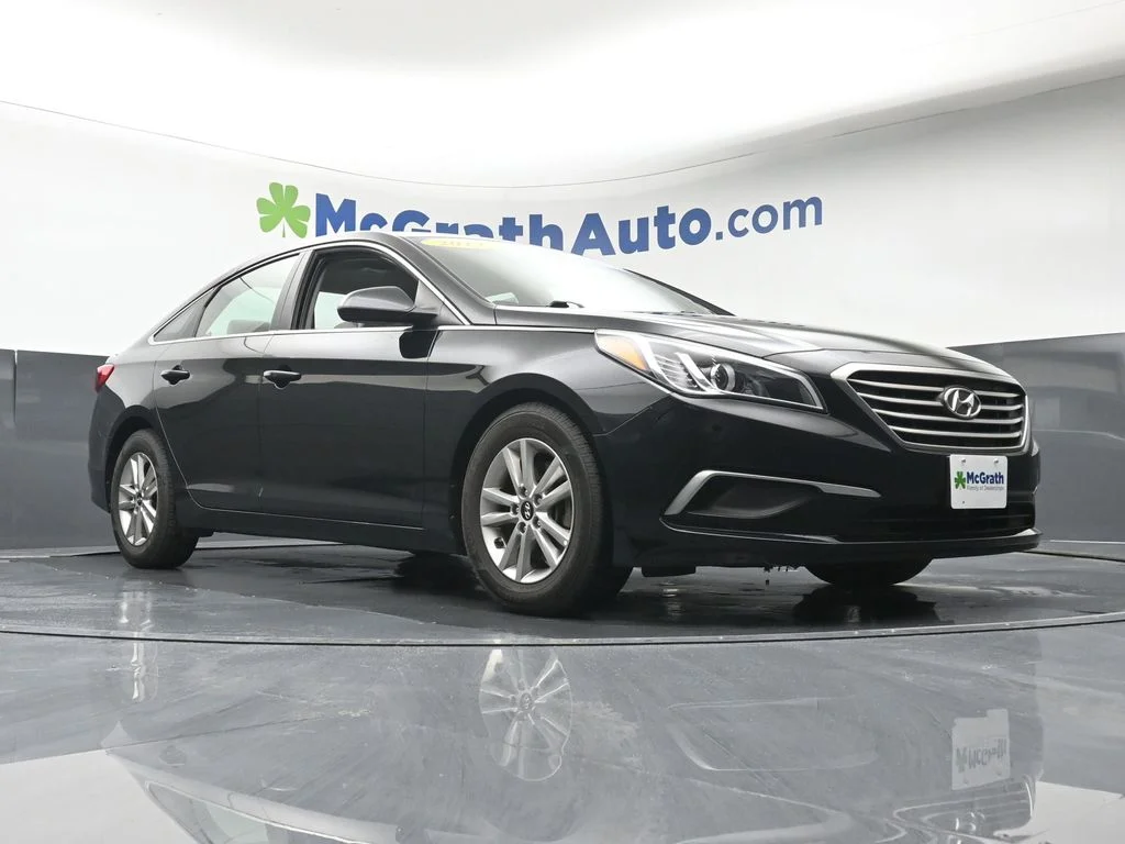 Used 2017 Black Hyundai SE image 26