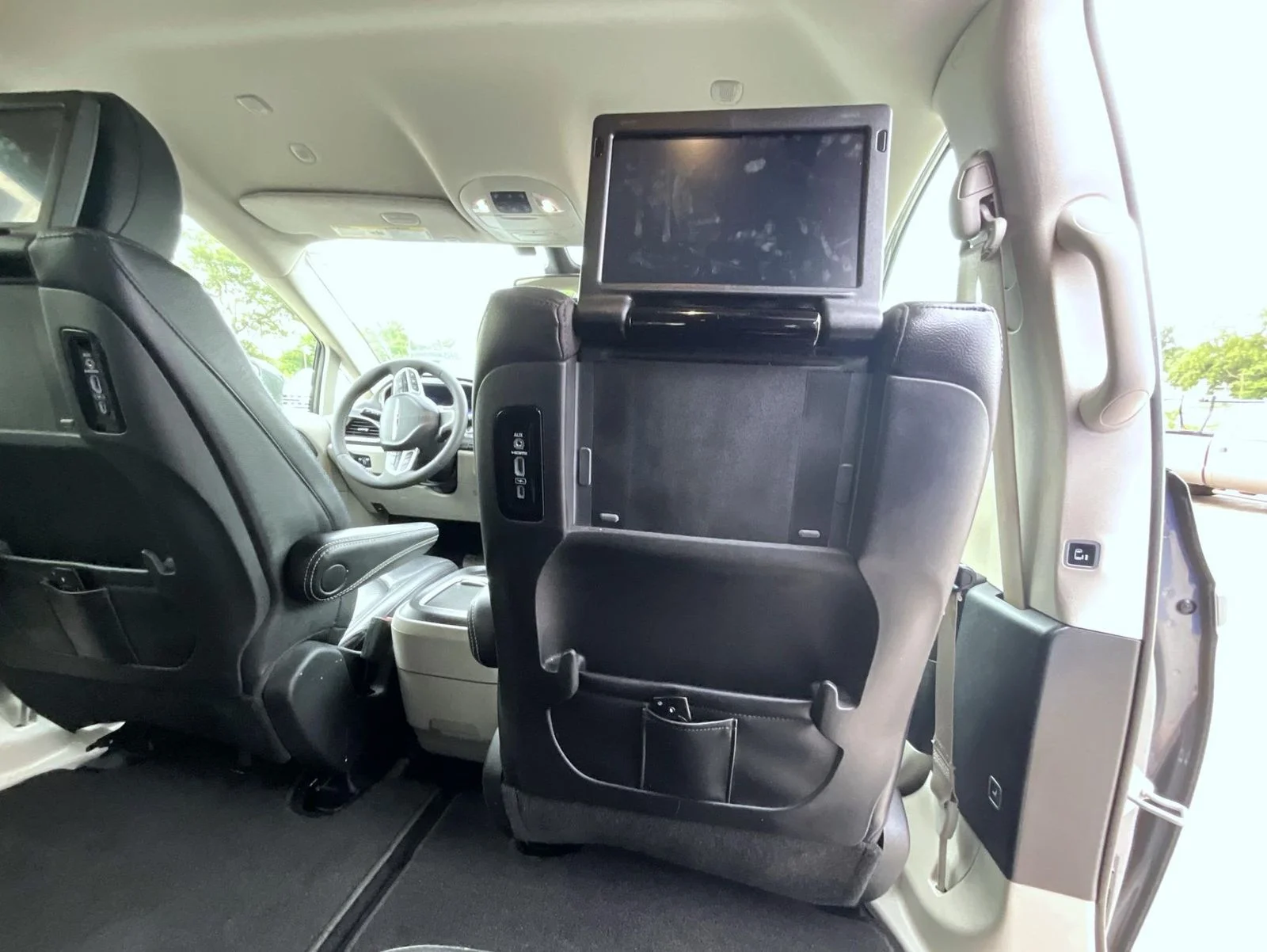 Used 2022 White Chrysler Touring L image 23