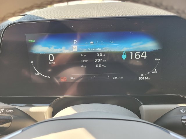 Used 2023 White Kia Wave image 29