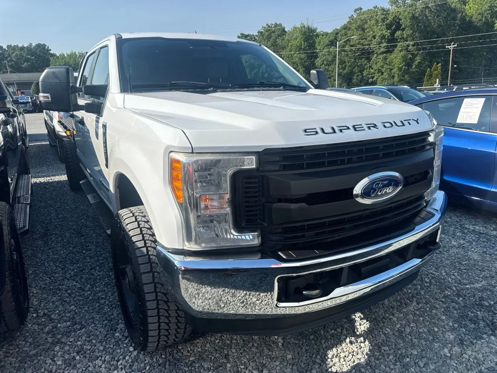 Used 2017 White Ford XL image 2