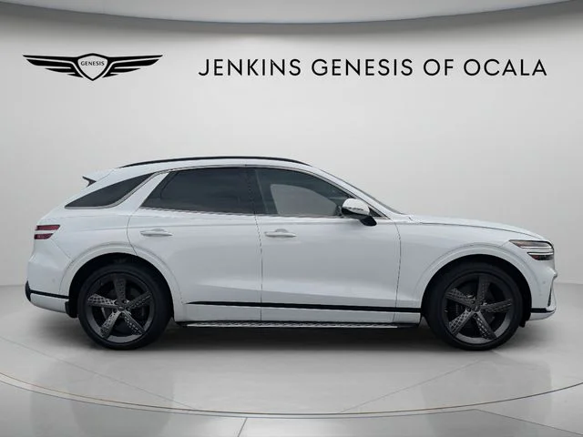 Used 2025 White Genesis 2.5T image 2