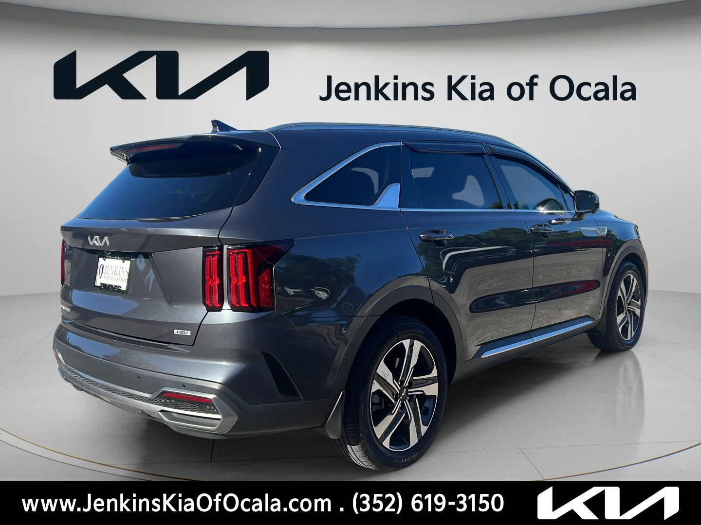 Used 2023 Platinum Graphite Kia SX Prestige image 3