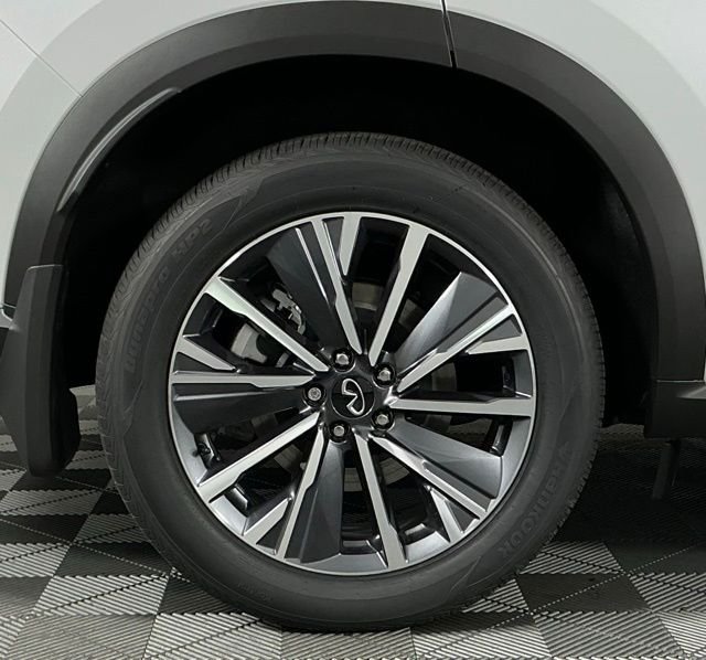 Certified Used 2026 White INFINITI LUXE image 8