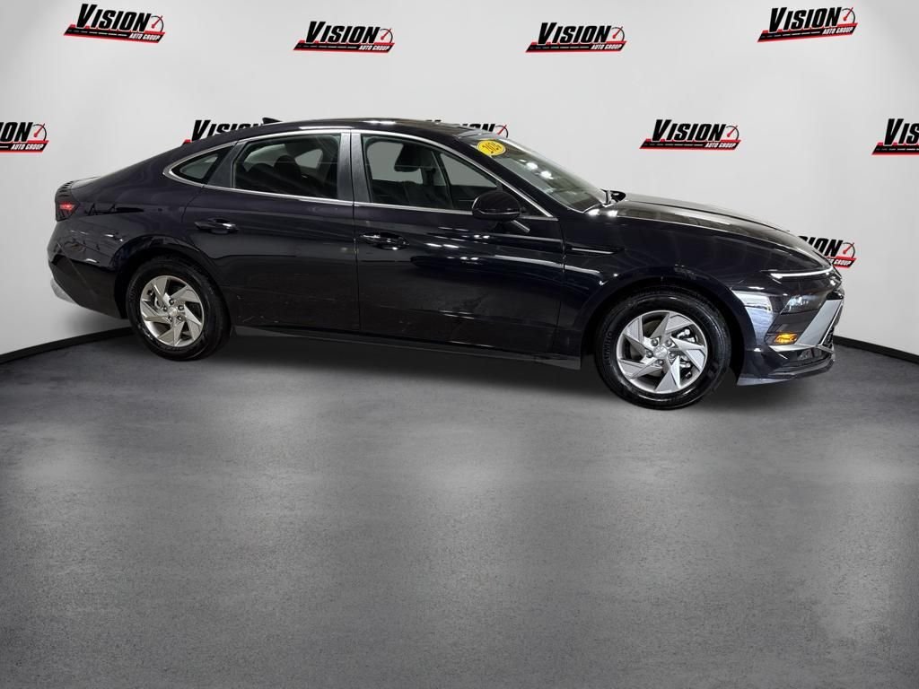 Used 2026 Blue Hyundai SE image 4
