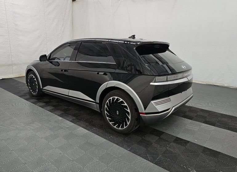 Used 2023 Black Hyundai Limited image 3