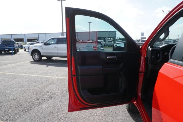 Used 2024  Chevrolet Custom image 10