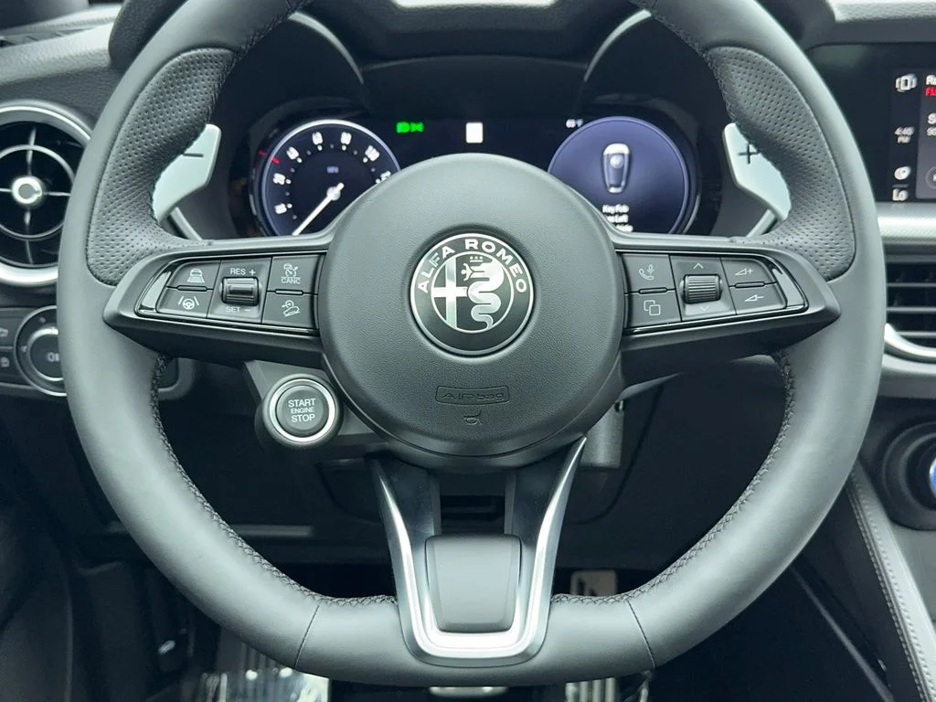 New 2025 Blue Alfa Romeo Base image 17