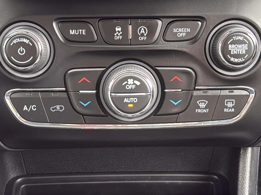 Used 2019 Black Jeep Overland image 18