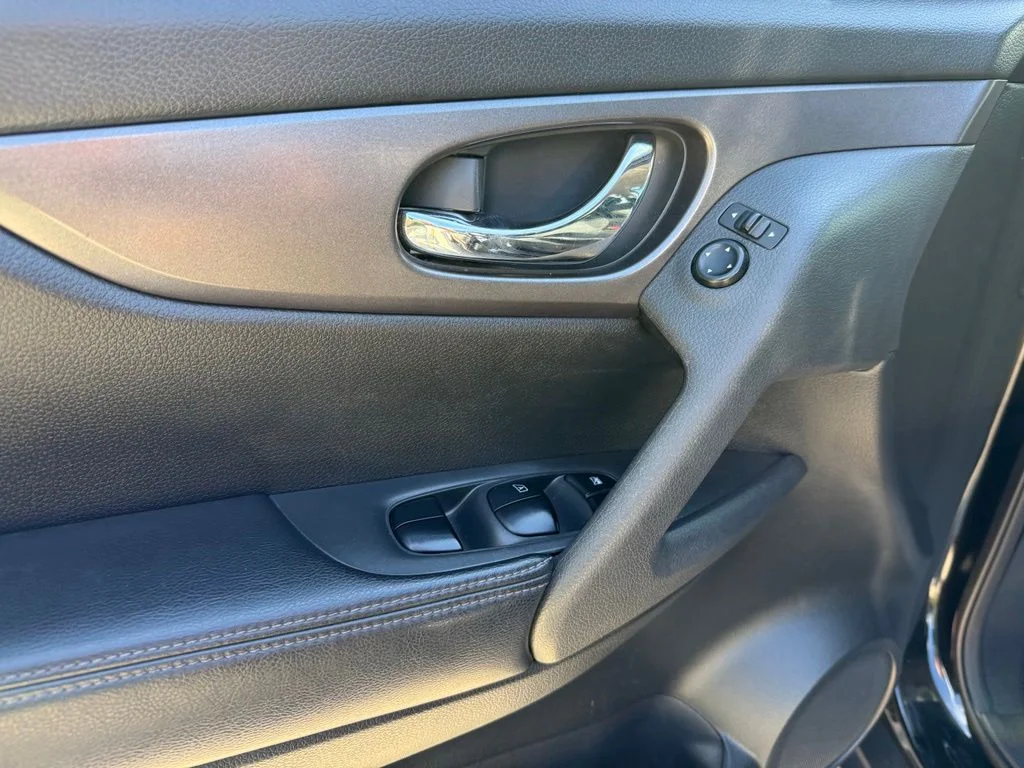 Used 2016 Black Nissan SV image 15