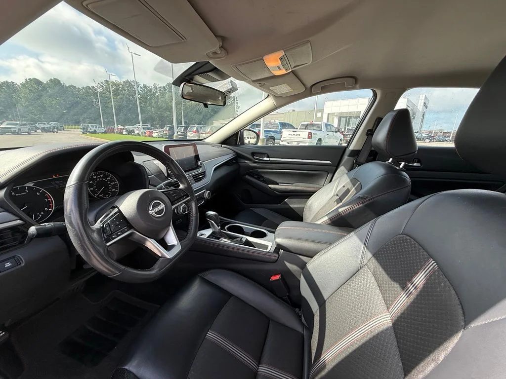 Used 2024 Black Nissan 2.5 SR image 20