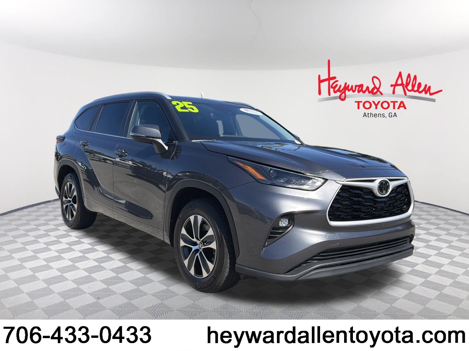 Certified Used 2025 Magnetic Gray Metallic Toyota XLE image 1