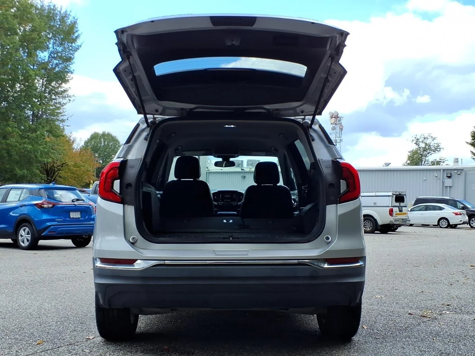 Used 2019 Quicksilver Metallic GMC SLT image 25