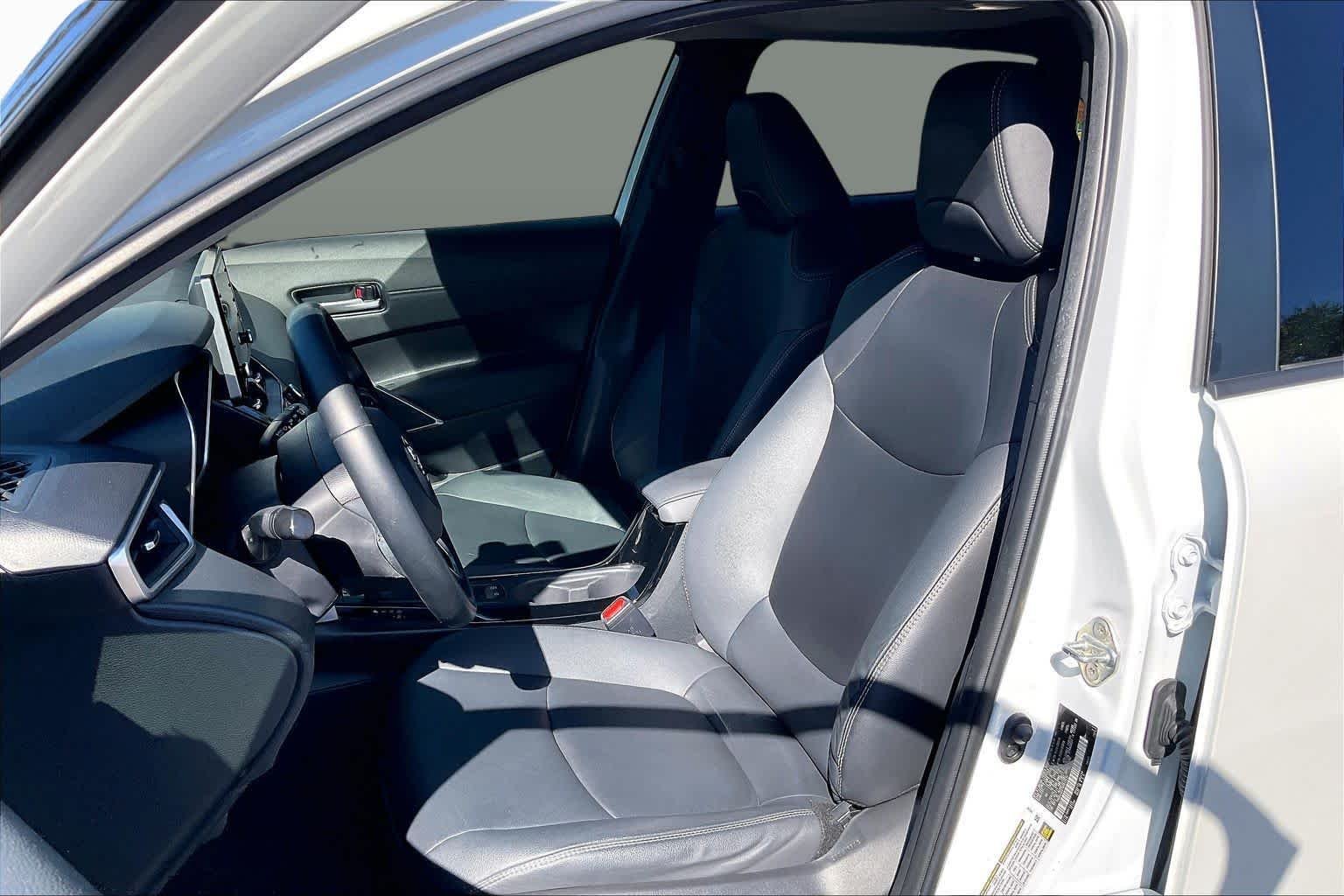 Used 2022 Wind Chill Pearl Toyota XLE image 7