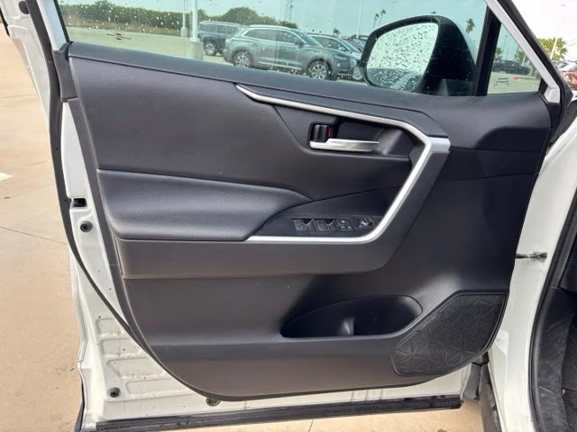 Used 2022 White Toyota XLE image 9