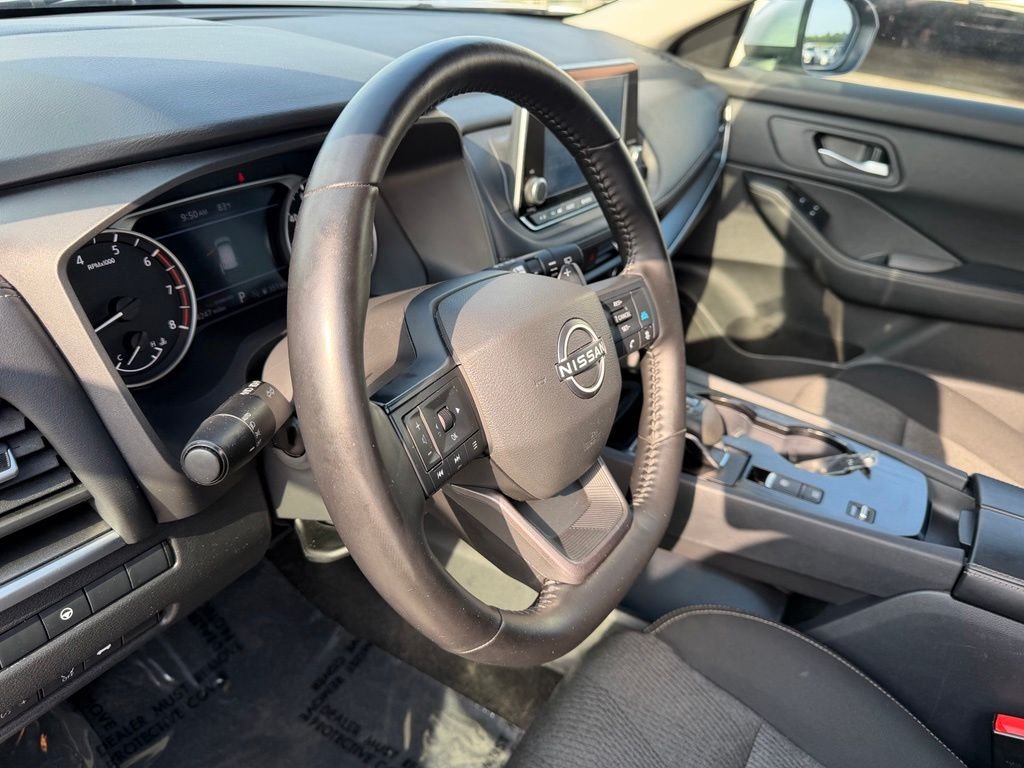 Used 2025 Silver Nissan SV image 17