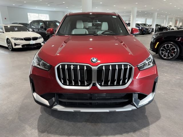 New 2026 Vegas Red Metallic BMW xDrive28i image 2