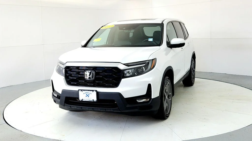 Used 2023 White Honda EX-L image 2