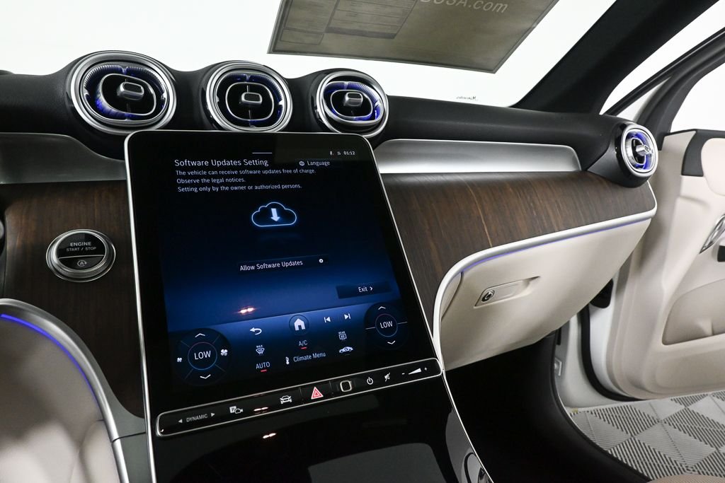 New 2026 Polar White Mercedes-Benz GLC 300 image 13